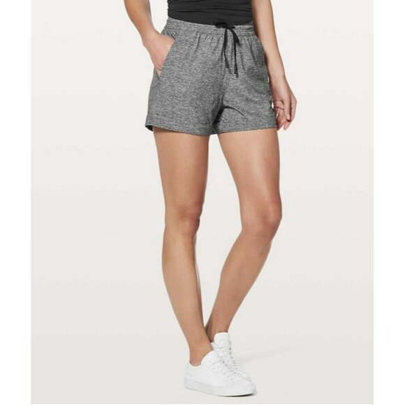 Lululemon Pants - Lululemon Spring Break Away Short *4-way Stretch 3" Heather Lux Size 6 EUC